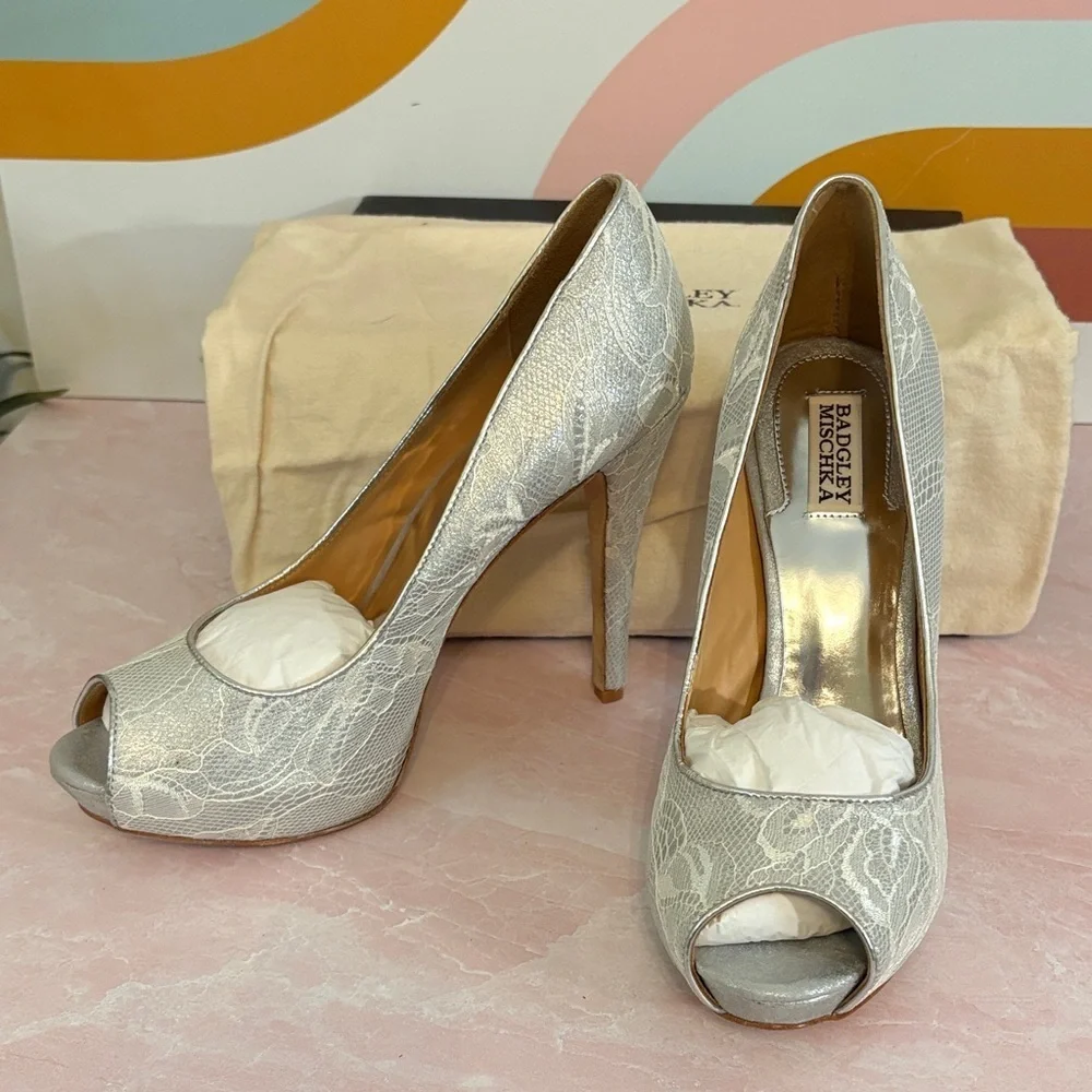 Badgley Mischka Humbie VI Silver with White Lace Platform Heels sizes 8, 10